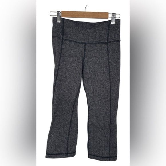 Lululemon Herringbone Crop Knit Leggings Size 6 - Picture 3 of 7